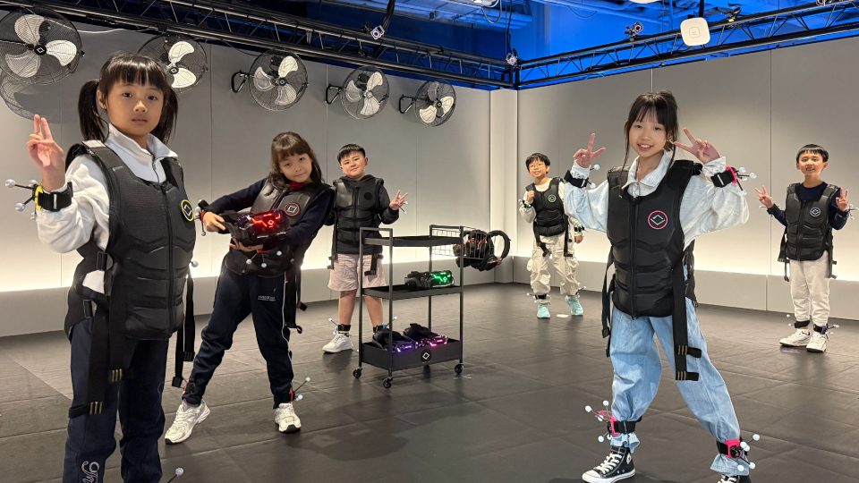 Campus X students trying VR during visit